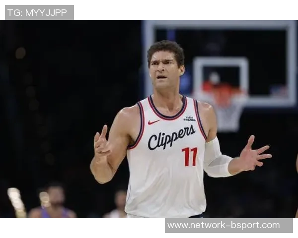 布鲁克洛佩斯：从NBA巨星到篮球战术的创新先锋